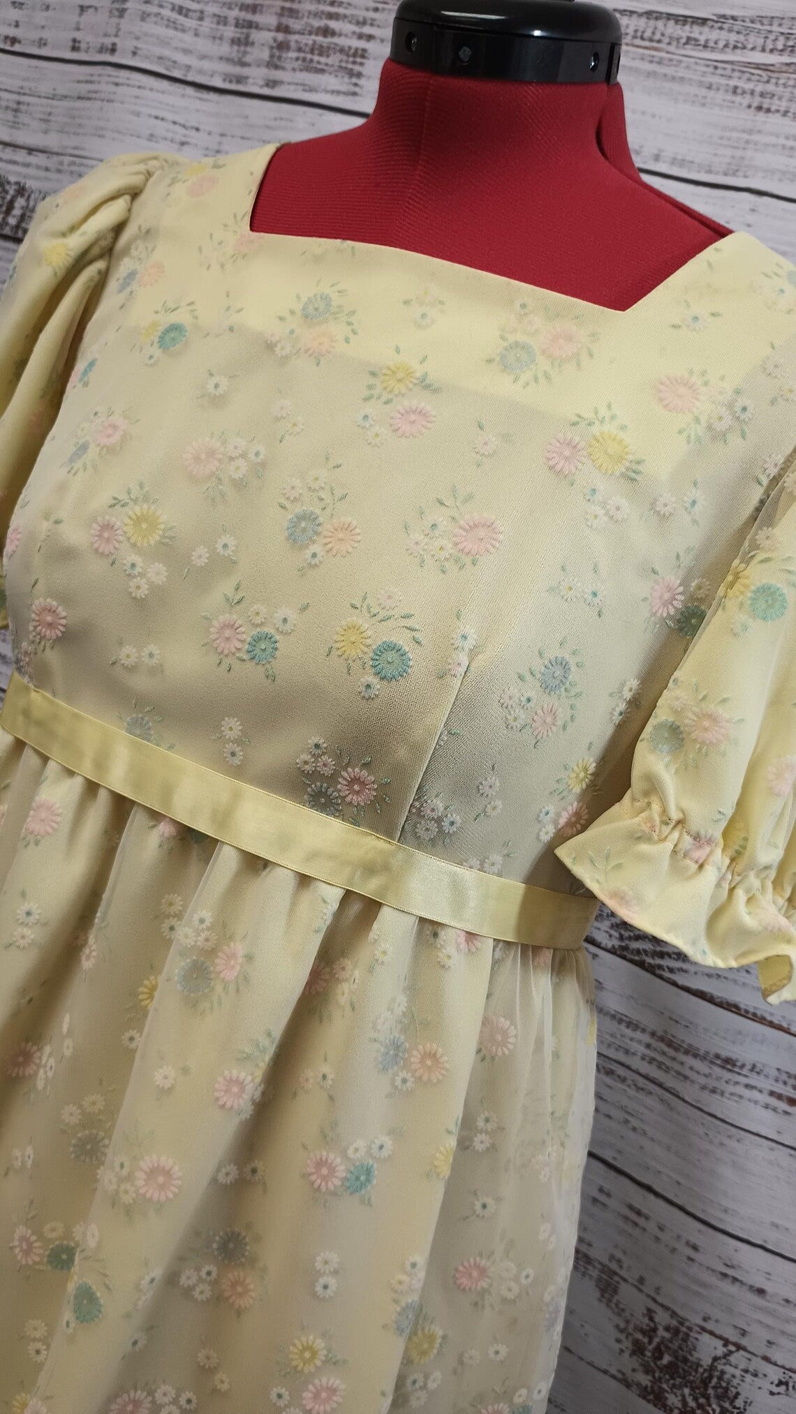 Handmade 1970's Pale Yellow Floral Formal Gown | Size 14-16