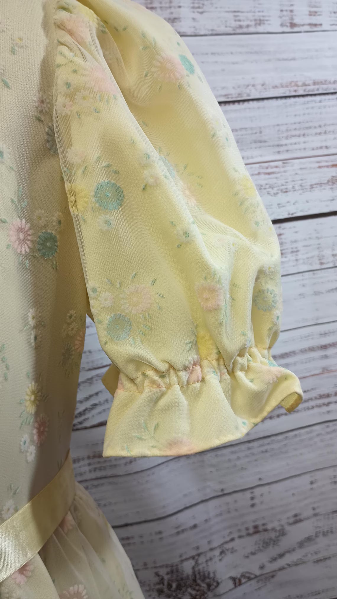 Handmade 1970's Pale Yellow Floral Formal Gown | Size 14-16