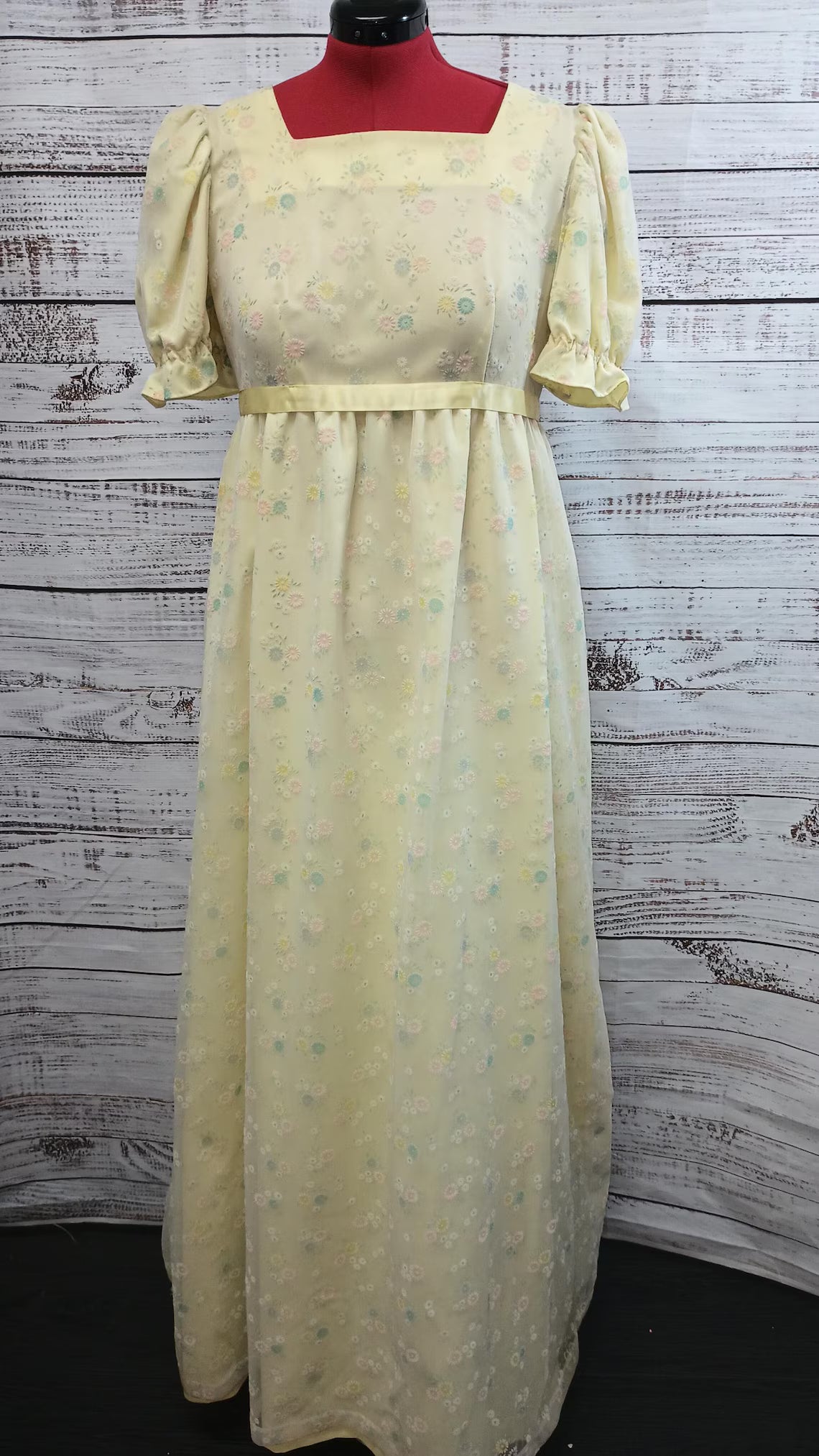 Handmade 1970's Pale Yellow Floral Formal Gown | Size 14-16
